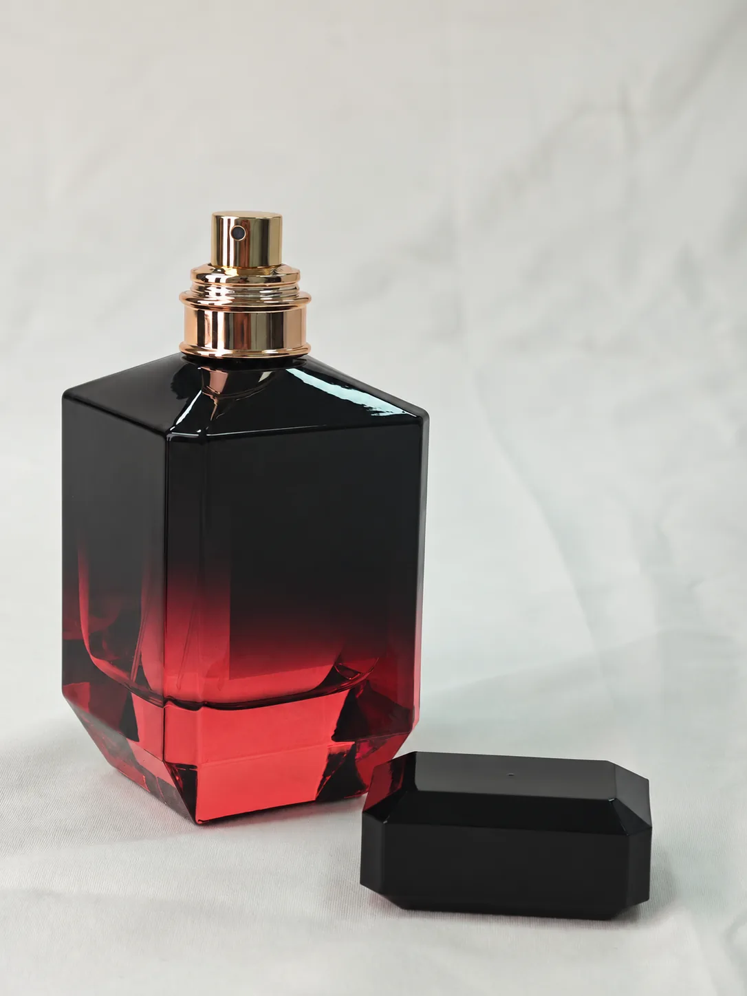 Decorated perfume bottle, exposed pump and separate cap