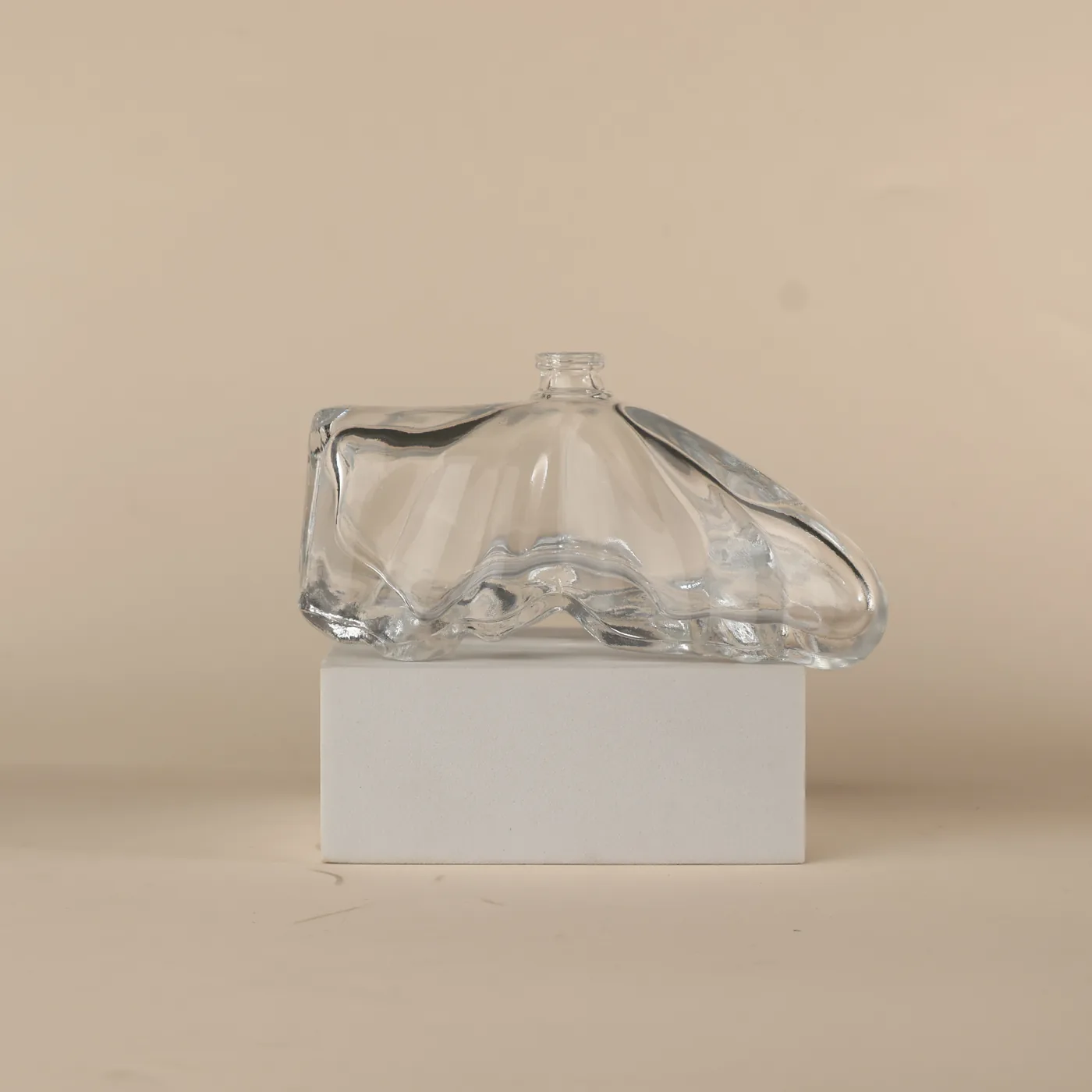 Side profile of the clear glass sample